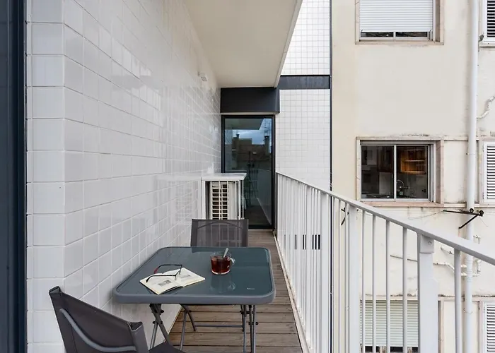 Апартаменти Guestready - Chic Near Liberdade Avenue Лісабон